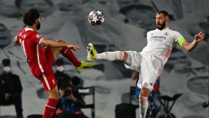 بنزيما يغير وجهة محمد صلاح في الدوري السعودي