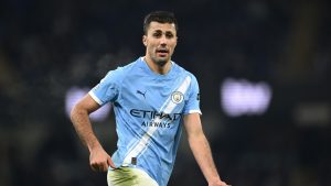 بين مانشستر سيتي وريال مدريد.. والد رودري يراوغ بشأن مستقبل نجله