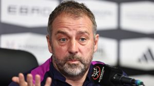 فليك: على يامال أن يتدرب بعقلية البطل.. ولن نخاطر برافينيا